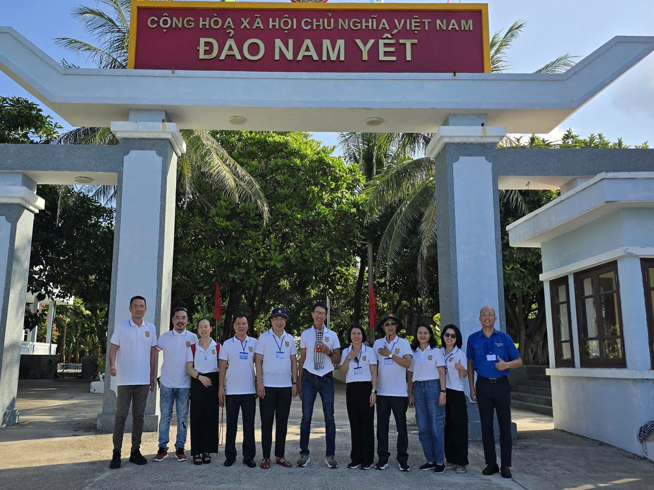Đo&agrave;n c&ocirc;ng t&aacute;c Bộ Tư ph&aacute;p tại đảo Nam Yết.