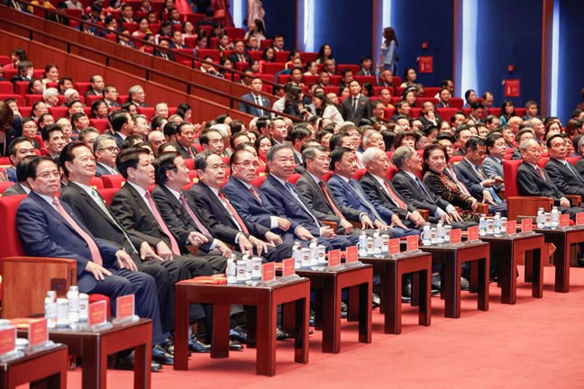 Tổng B&iacute; thư, Chủ tịch nước T&ocirc; L&acirc;m v&agrave; c&aacute;c đại biểu tham dự khai mạc trọng thể Đại hội. Ảnh: PV