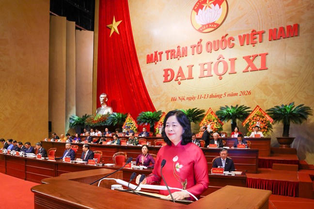 Ủy vi&ecirc;n Bộ Ch&iacute;nh trị, B&iacute; thư Trung ương Đảng, B&iacute; thư Đảng ủy MTTQ, c&aacute;c Đo&agrave;n thể Trung ương, Chủ tịch Ủy ban Trung ương MTTQ Việt Nam B&ugrave;i Thị Minh Ho&agrave;i tr&igrave;nh b&agrave;y diễn văn khai mạc tại Đại hội. Ảnh: PV