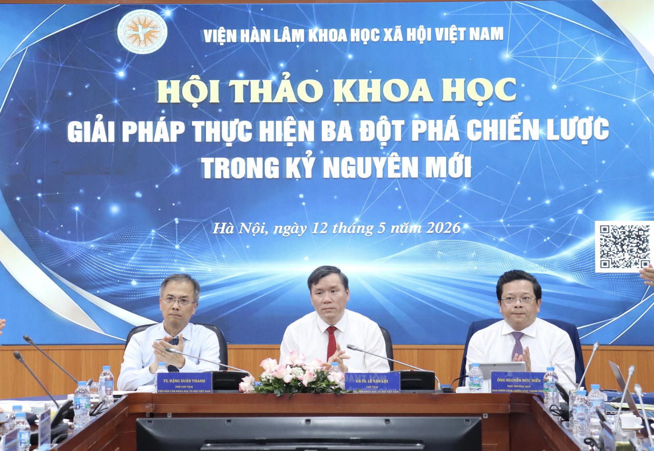 GS.TS. L&ecirc; Văn Lợi, Ủy vi&ecirc;n Trung ương Đảng, B&iacute; thư Đảng ủy - Chủ tịch Viện H&agrave;n l&acirc;m Khoa học x&atilde; hội Việt Nam, Ph&oacute; Chủ tịch Hội đồng L&yacute; luận Trung ương, Ph&oacute; Trưởng ban Ban Ch&iacute;nh s&aacute;ch, chiến lược Trung ương; &Ocirc;ng Nguyễn Đức Hiển, Ph&oacute; Trưởng ban Ban Ch&iacute;nh s&aacute;ch, chiến lược Trung ương; TS. Đặng Xu&acirc;n Thanh, Ủy vi&ecirc;n Ban Thường vụ Đảng ủy, Ph&oacute; Chủ tịch Viện H&agrave;n l&acirc;m Khoa học x&atilde; hội Việt Nam đồng chủ tr&igrave; Hội thảo.