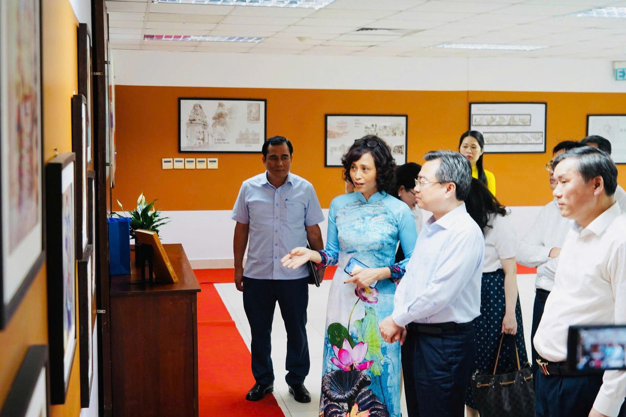 Trưởng ban Ban Chính sách và Chiến lược Trung ương Nguyễn Thanh Nghị làm việc với Viện Hàn lâm Khoa học xã hội Việt nam