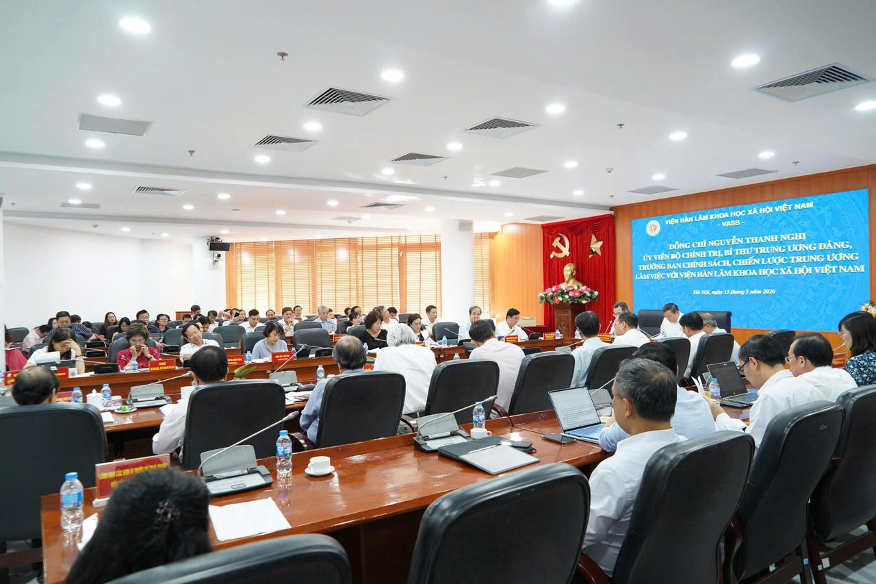 Quang cảnh buổi l&agrave;m việc