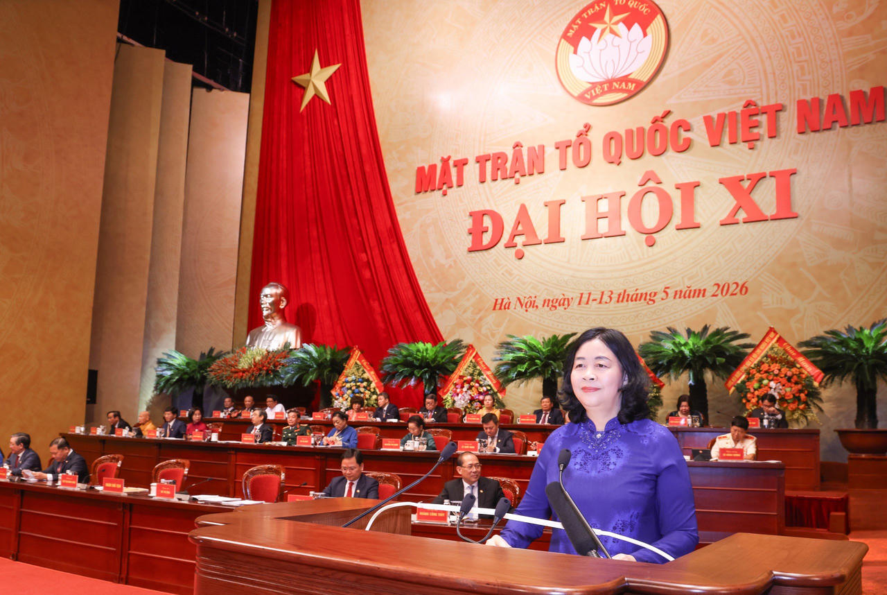 B&agrave; B&ugrave;i Thị MInh Ho&agrave;i, Ủy vi&ecirc;n Bộ Ch&iacute;nh trị, B&iacute; thư Trung ương Đảng, Chủ tịch Ủy ban Trung ương MTTQ Việt Nam ph&aacute;t biểu nhận nhiệm vụ. Ảnh: PV