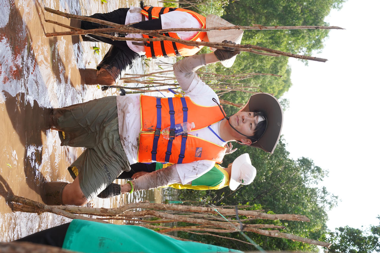 Đối với c&aacute;c th&agrave;nh vi&ecirc;n đo&agrave;n t&igrave;nh nguyện to&agrave;n cầu, hoạt động trồng rừng l&agrave; một trải nghiệm đặc biệt.