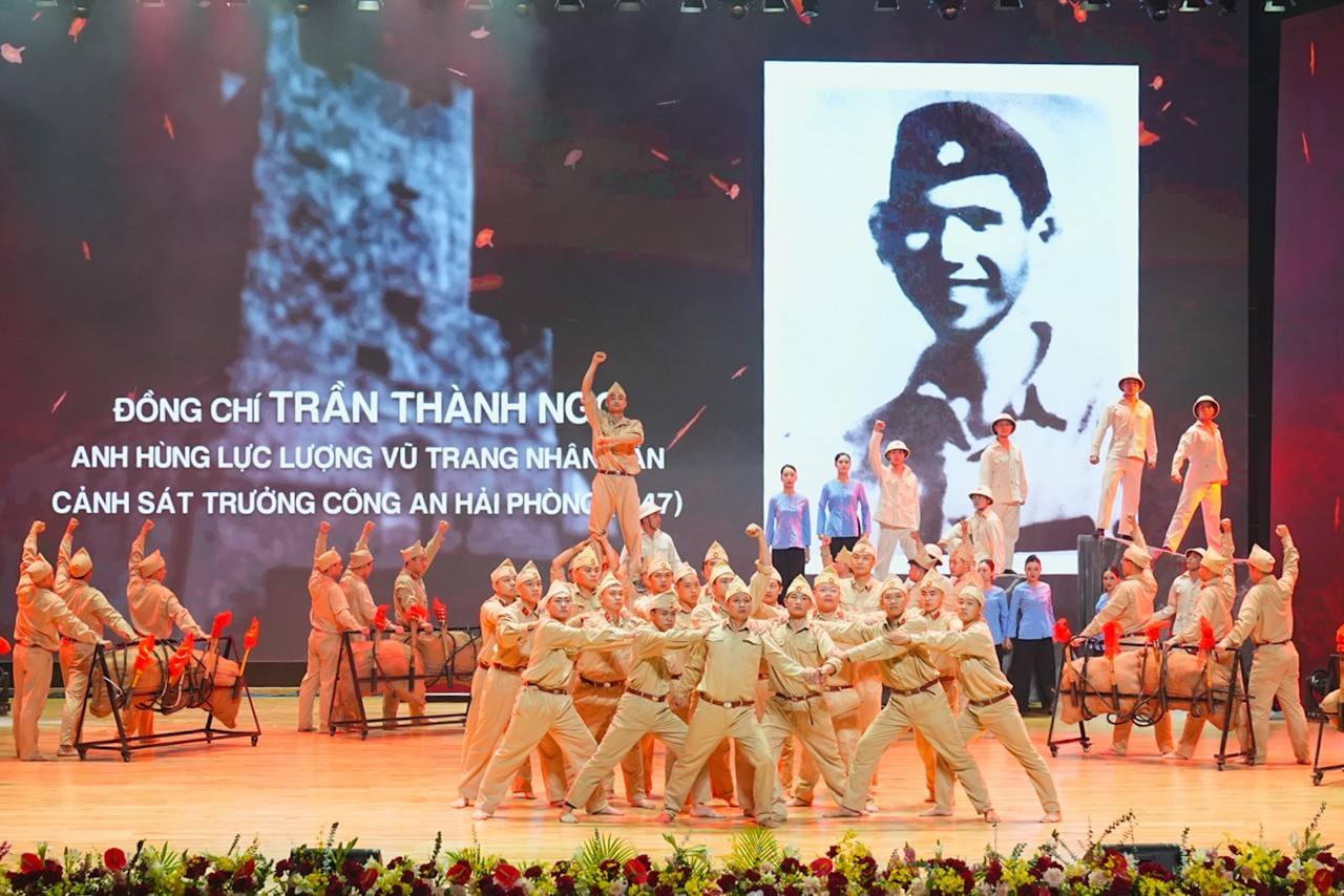 Thủ tướng Lê Minh Hưng: Công an Hải Phòng giữ vững an ninh để Hải Phòng phát triển nhanh, bền vững