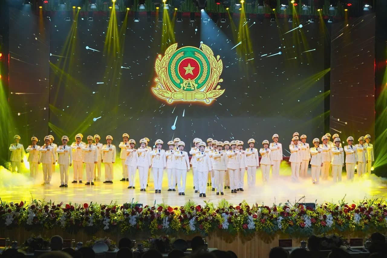 Thủ tướng Lê Minh Hưng: Công an Hải Phòng giữ vững an ninh để Hải Phòng phát triển nhanh, bền vững