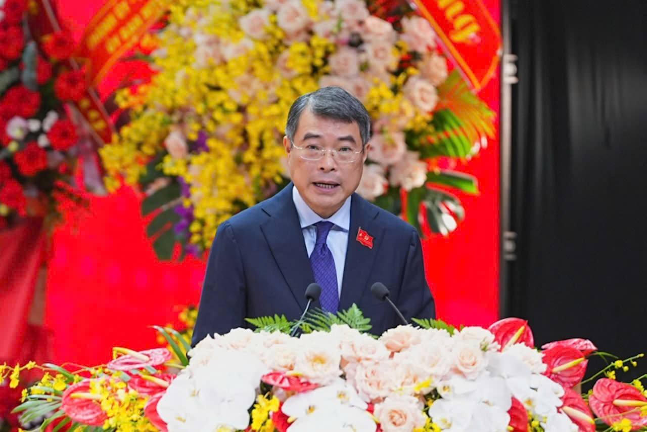 Thủ tướng Ch&iacute;nh phủ L&ecirc; Minh Hưng đ&aacute;nh gi&aacute; cao những chiến c&ocirc;ng, th&agrave;nh t&iacute;ch xuất sắc của C&ocirc;ng an TP Hải Ph&ograve;ng trong suốt chặng đường x&acirc;y dựng, chiến đấu v&agrave; trưởng th&agrave;nh.