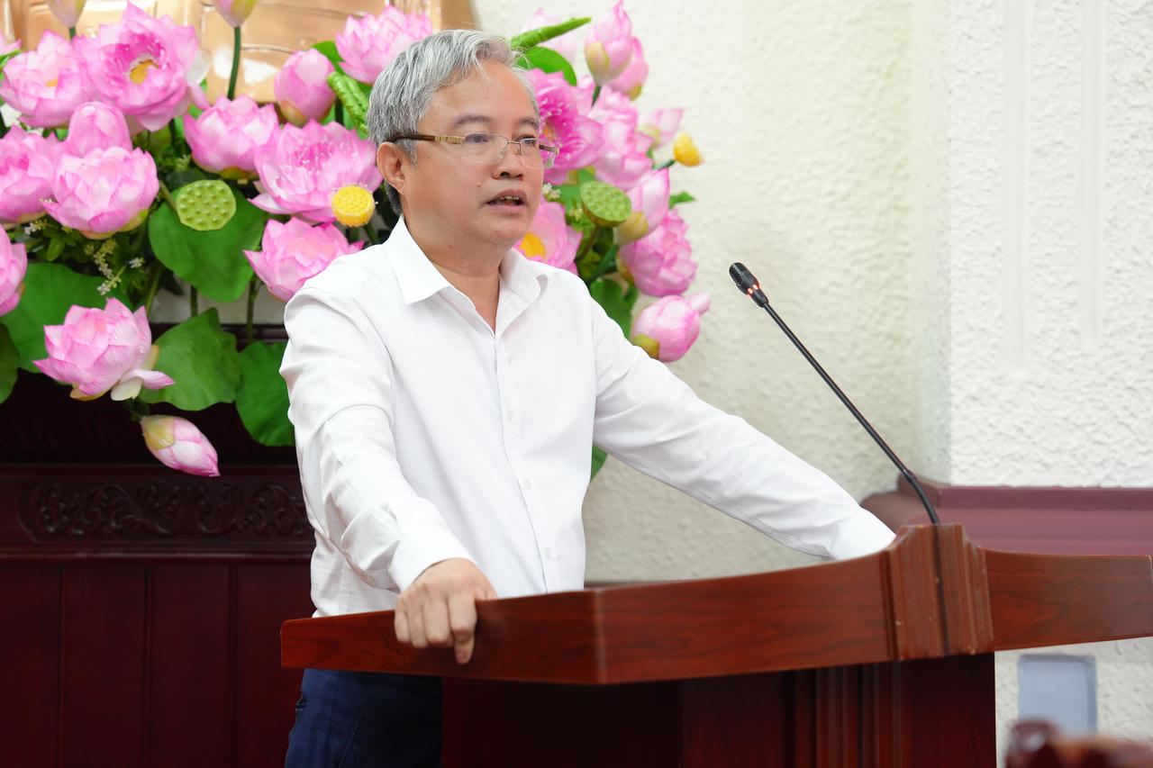 Đồng ch&iacute; Nguyễn Quang Th&aacute;i tr&igrave;nh b&agrave;y b&aacute;o c&aacute;o.