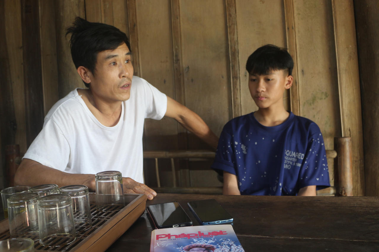 Cha con &ocirc;ng T&igrave;nh dũng cảm lao xuống s&ocirc;ng Gianh cứu người trong mưa lạnh mồng 3 Tết B&iacute;nh Ngọ.