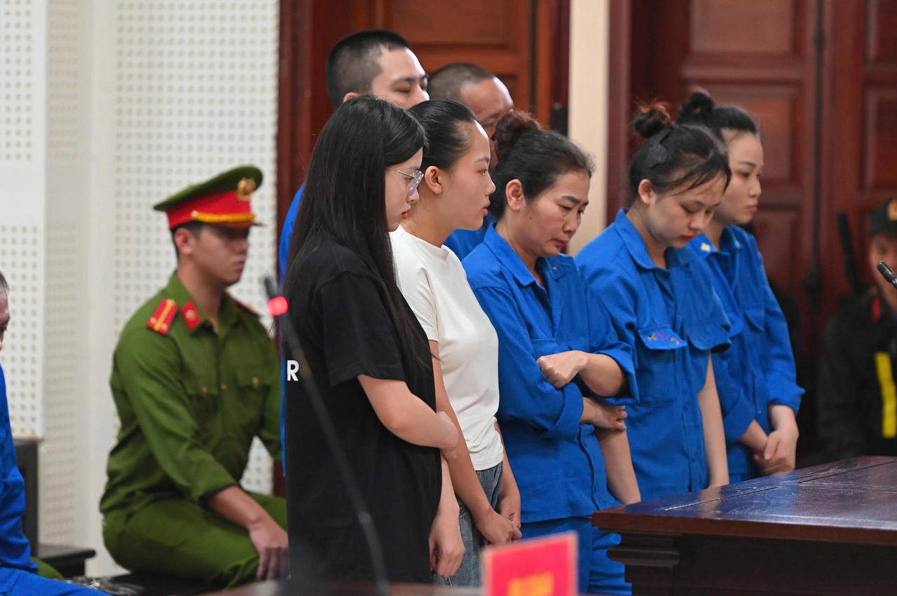 Triệu Nguyễn Ho&agrave;i Thương, Nguyễn Thị Hạnh c&ugrave;ng bị đề nghị 15-18 th&aacute;ng t&ugrave; nhưng cho hưởng &aacute;n treo.