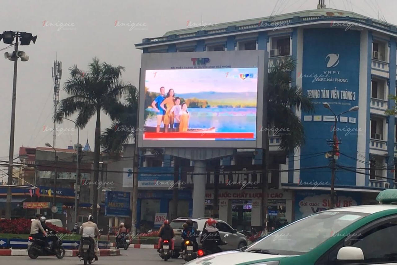 Thực hiện mục ti&ecirc;u giảm tối thiểu 50% c&ocirc;ng suất chiếu s&aacute;ng quảng c&aacute;o trang tr&iacute; ngo&agrave;i trời v&agrave;o cao điểm tối.