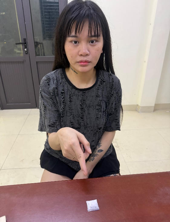 Khởi tố quản lý và nhân viên quán karaoke mua bán, tàng trữ ma túy