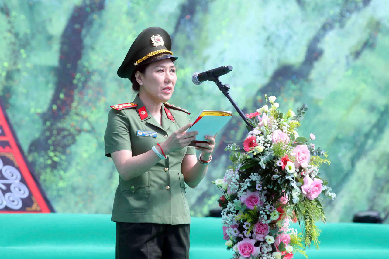 Đại t&aacute; Nguyễn Thị Thu Hằng,&nbsp;Ph&oacute; Cục trưởng Cục Truyền th&ocirc;ng CAND ph&aacute;t biểu khai mạc. (Ảnh: PK)