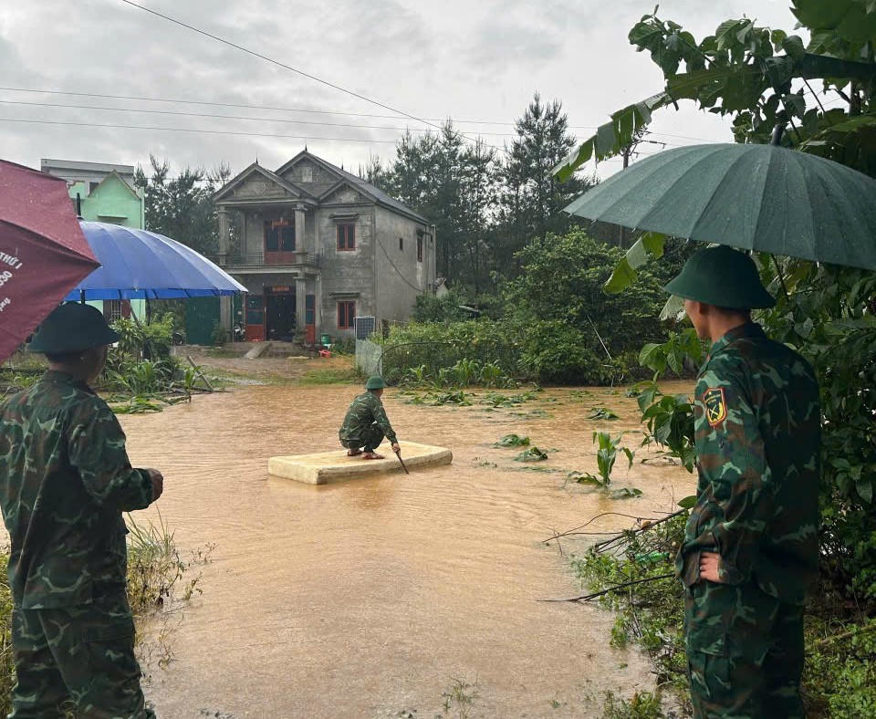 Mưa to gây ngập cục bộ tại Quảng Ninh