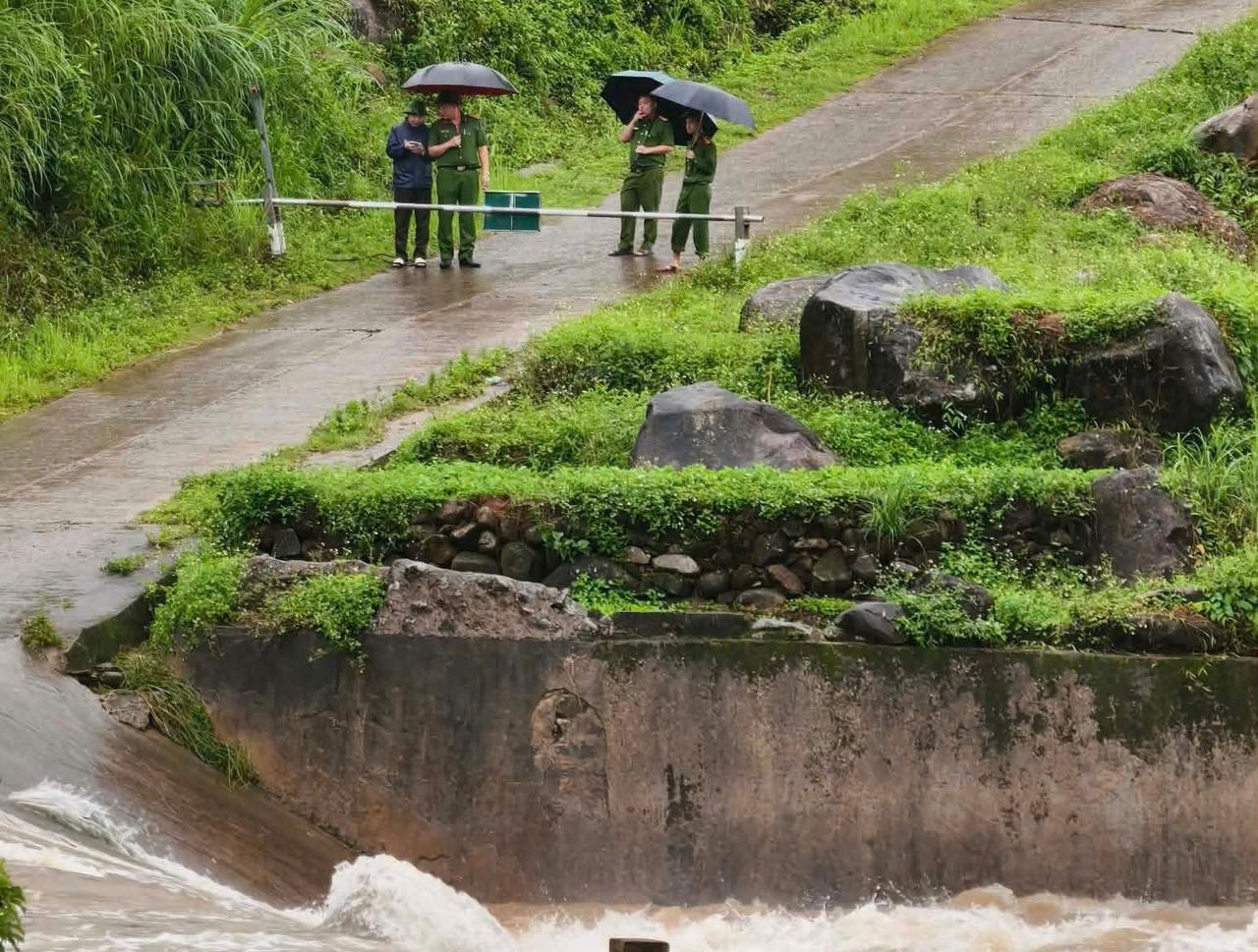 Mưa to gây ngập cục bộ tại Quảng Ninh