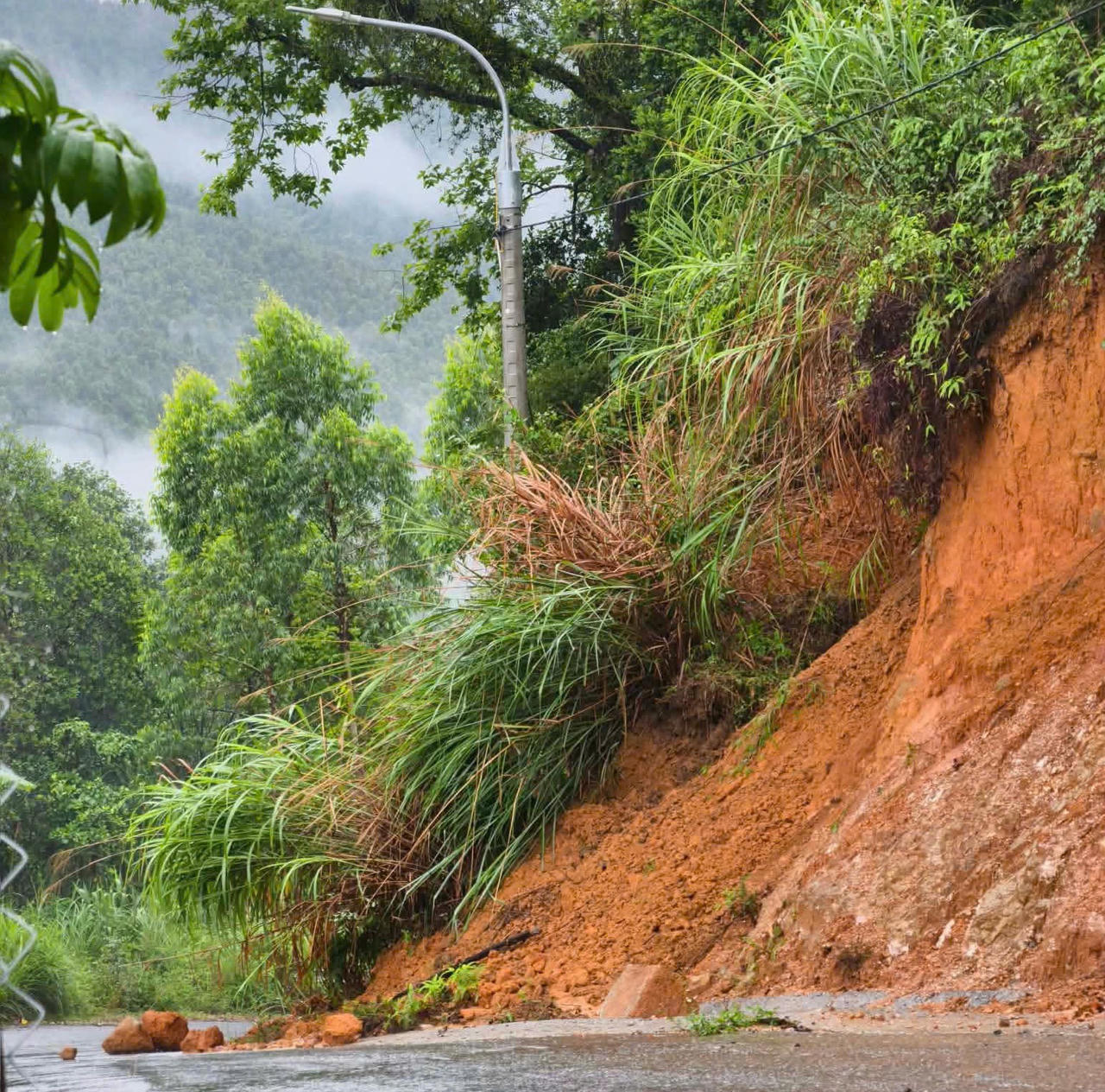 Mưa to gây ngập cục bộ tại Quảng Ninh