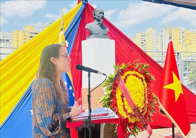 Ch&uacute; th&iacute;ch ảnh