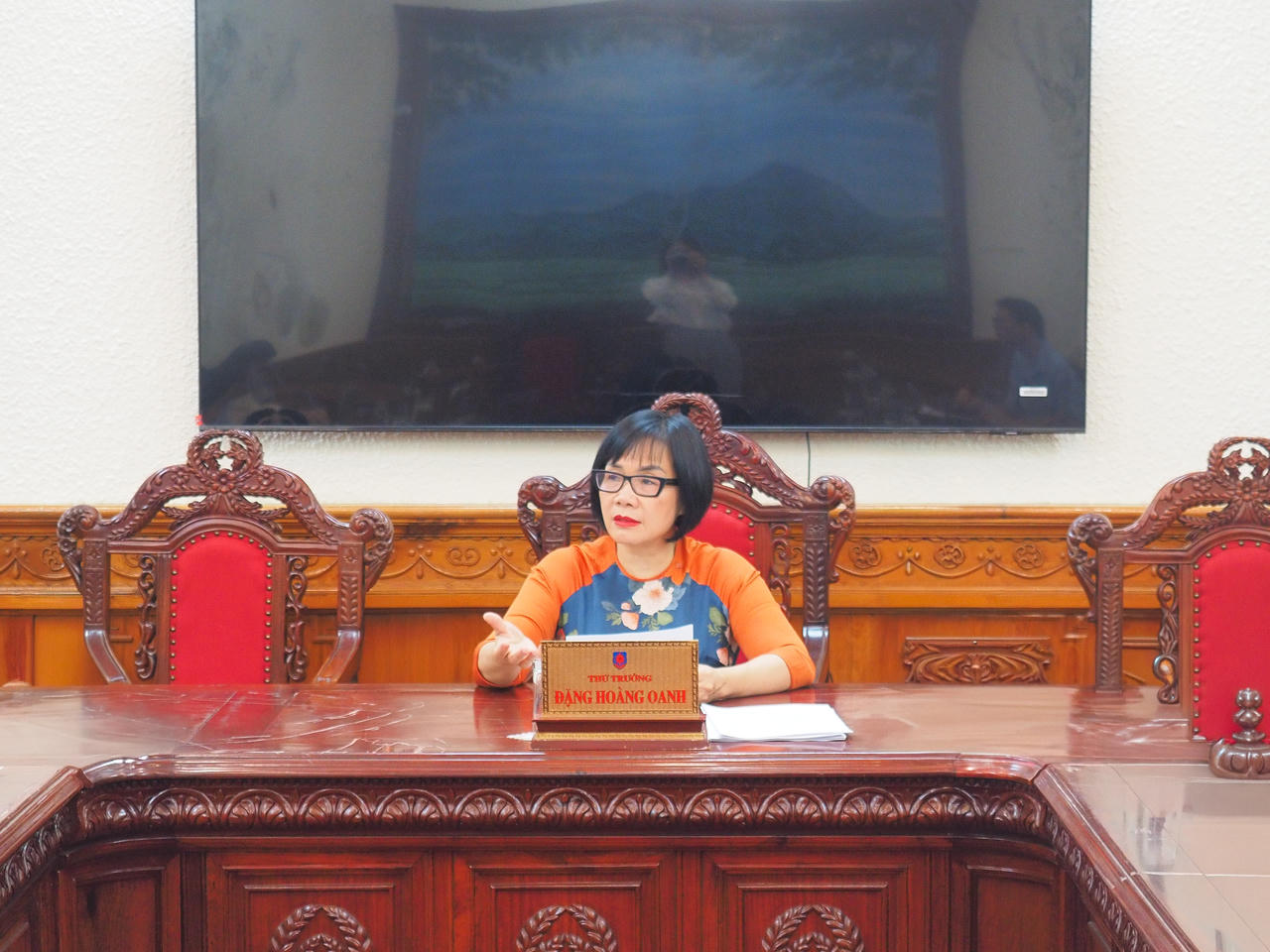 Thứ trưởng Đặng Ho&agrave;ng Oanh kết luận cuộc họp.