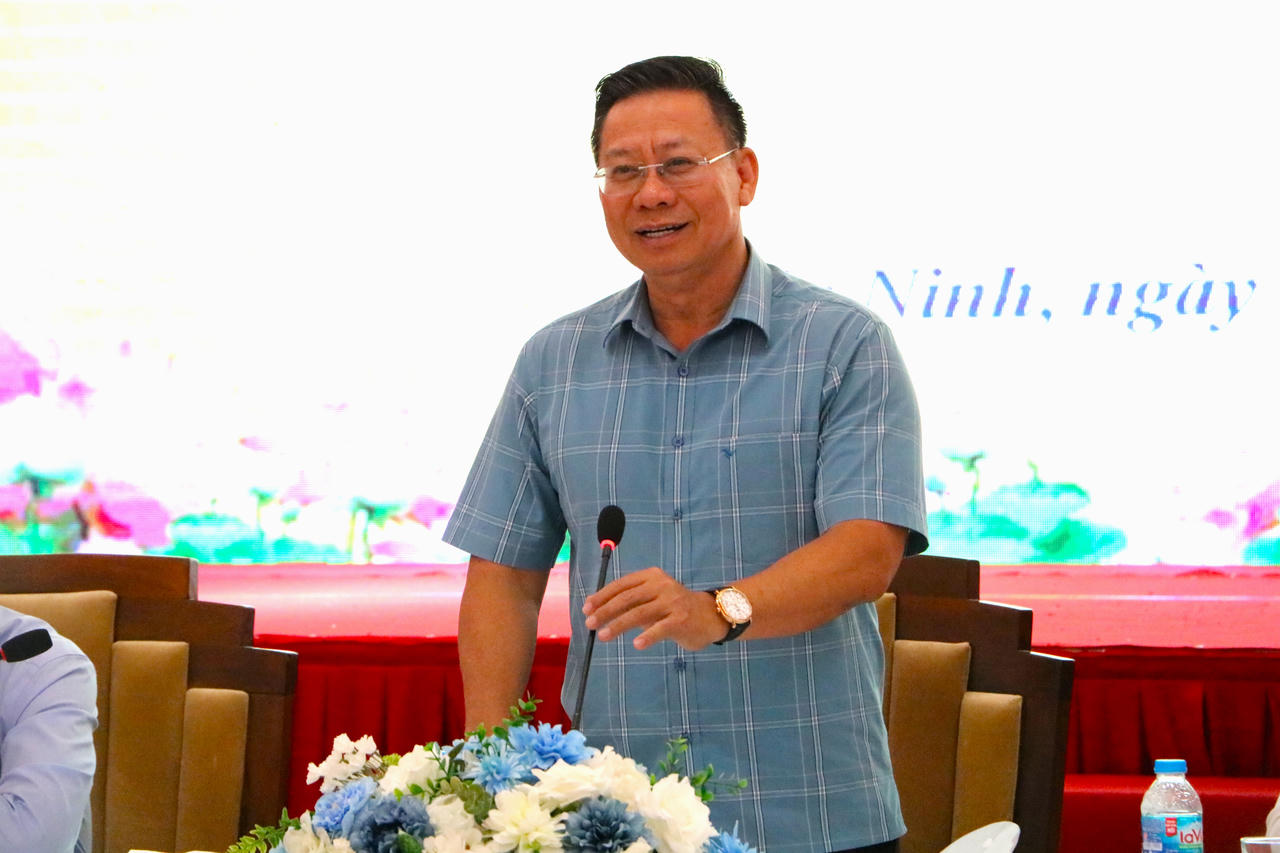 Thứ trưởng Bộ Tư ph&aacute;p Nguyễn Thanh Ngọc đ&aacute;nh gi&aacute; cao những &yacute; kiến đ&oacute;ng g&oacute;p của c&aacute;c đại biểu tại hội thảo