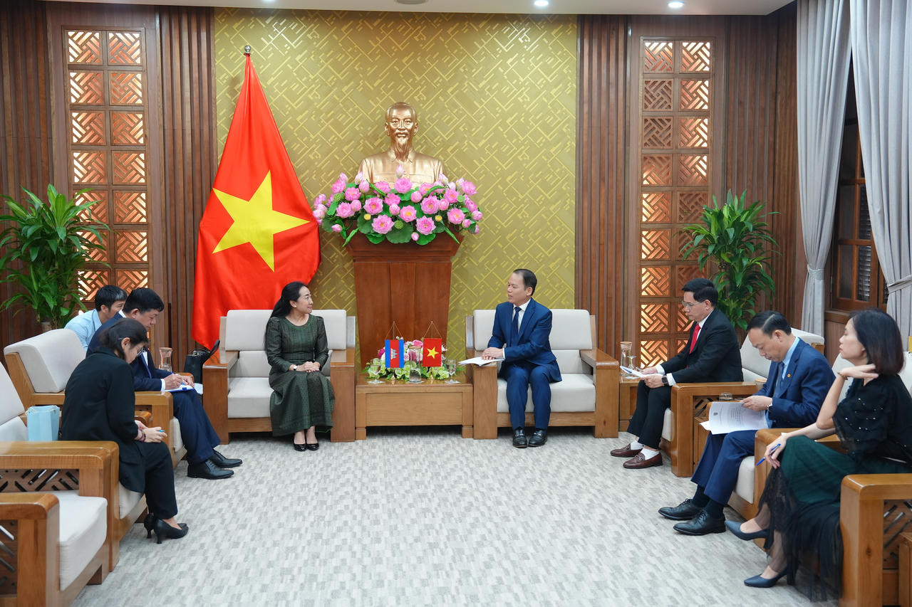 To&agrave;n cảnh buổi tiếp.