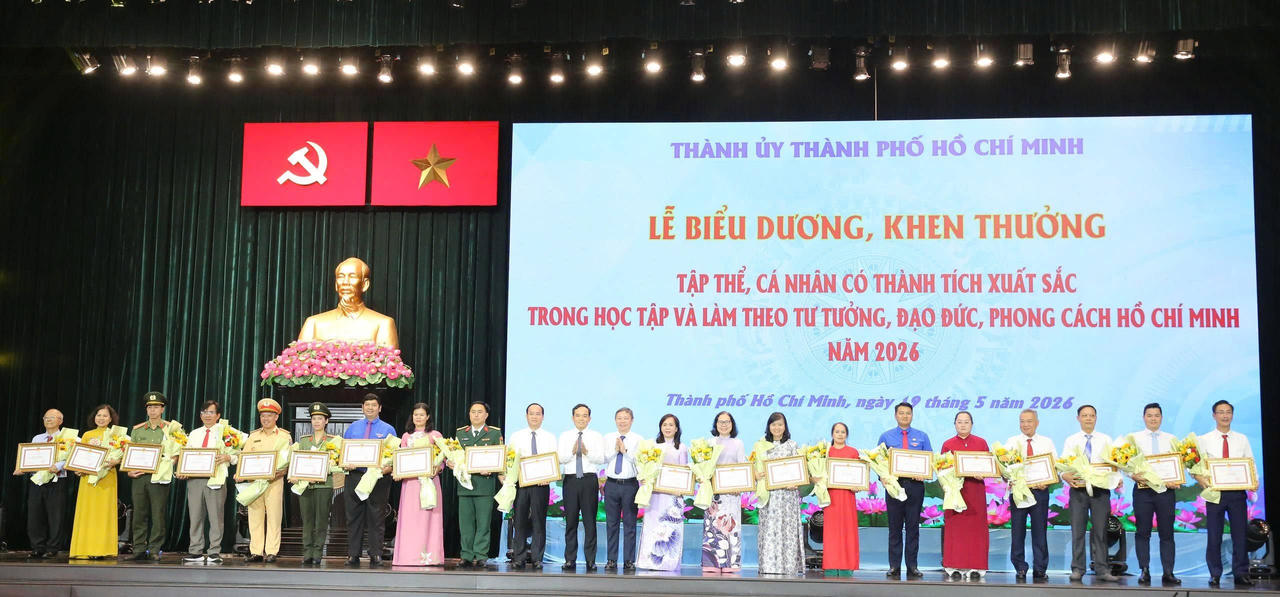 Qua gần một năm vận h&agrave;nh bộ m&aacute;y mới, phong tr&agrave;o đ&atilde; lan tỏa s&acirc;u rộng, h&igrave;nh th&agrave;nh nhiều m&ocirc; h&igrave;nh quản l&yacute; hay v&agrave; c&aacute;ch l&agrave;m đột ph&aacute; tại c&aacute;c cơ quan, đơn vị.