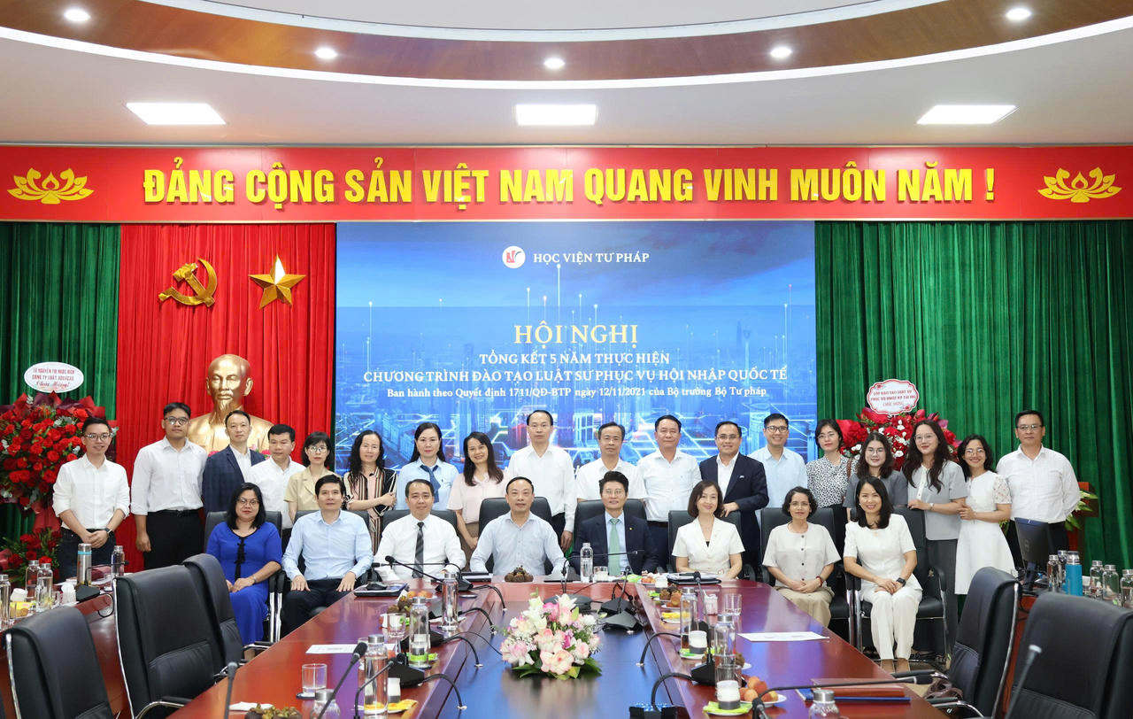 Hội nghị chụp ảnh lưu niệm.