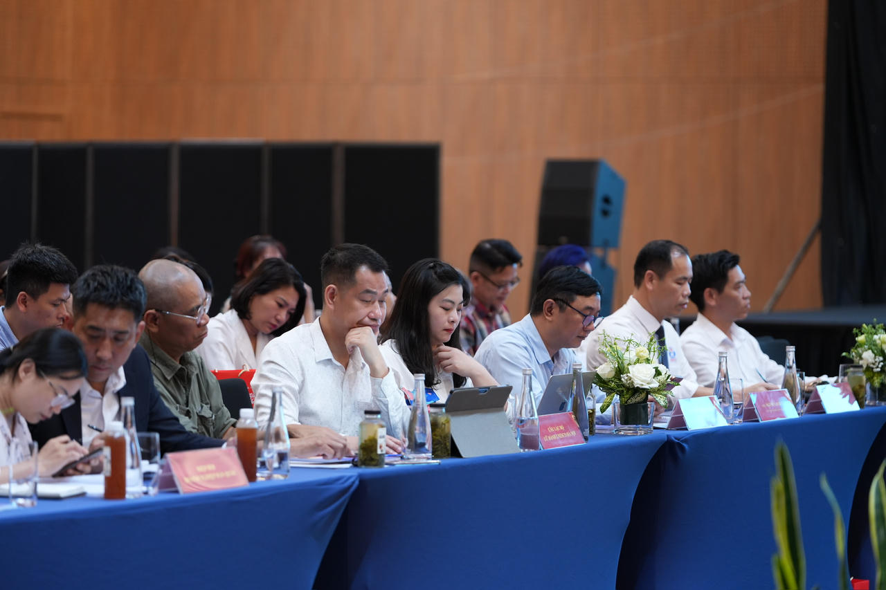 Hội thảo &ldquo;Nhận diện du lịch Đồ Sơn trong kh&ocirc;ng gian ph&aacute;t triển mới&rdquo; thu h&uacute;t sự tham gia của nhiều chuy&ecirc;n gia, nh&agrave; quản l&yacute; v&agrave; doanh nghiệp du lịch.