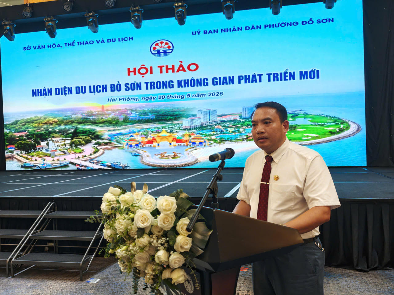 Ph&oacute; Gi&aacute;m đốc Sở Văn h&oacute;a, Thể thao v&agrave; Du lịch Hải Ph&ograve;ng Trần Văn Ngọc ph&aacute;t biểu tại hội thảo