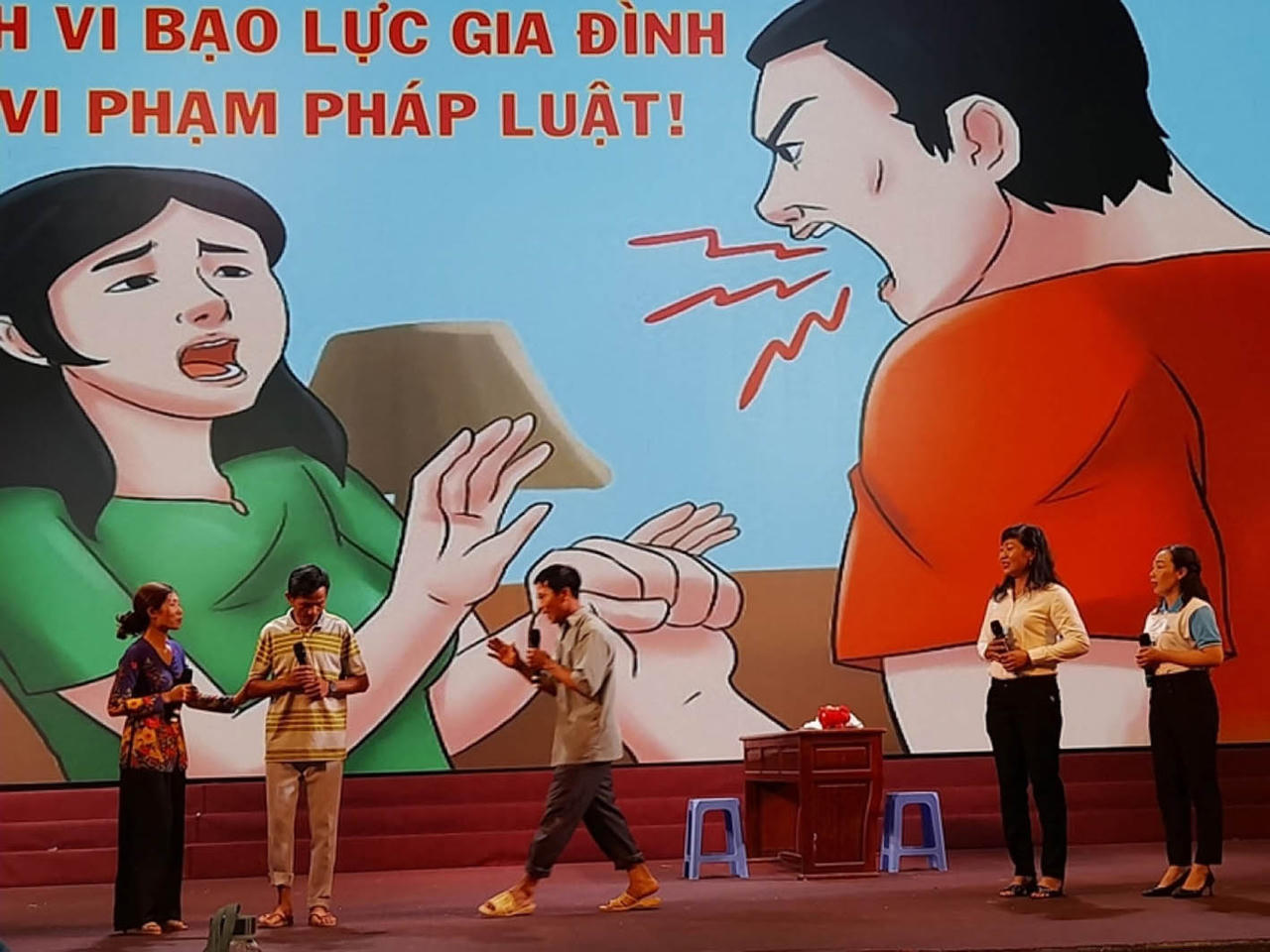 Chương tr&igrave;nh tuy&ecirc;n truyền về ph&ograve;ng, chống bạo lực gia đ&igrave;nh của phụ nữ th&agrave;nh phố Cần Thơ. (Ảnh minh họa: Hội PN Cần Thơ)