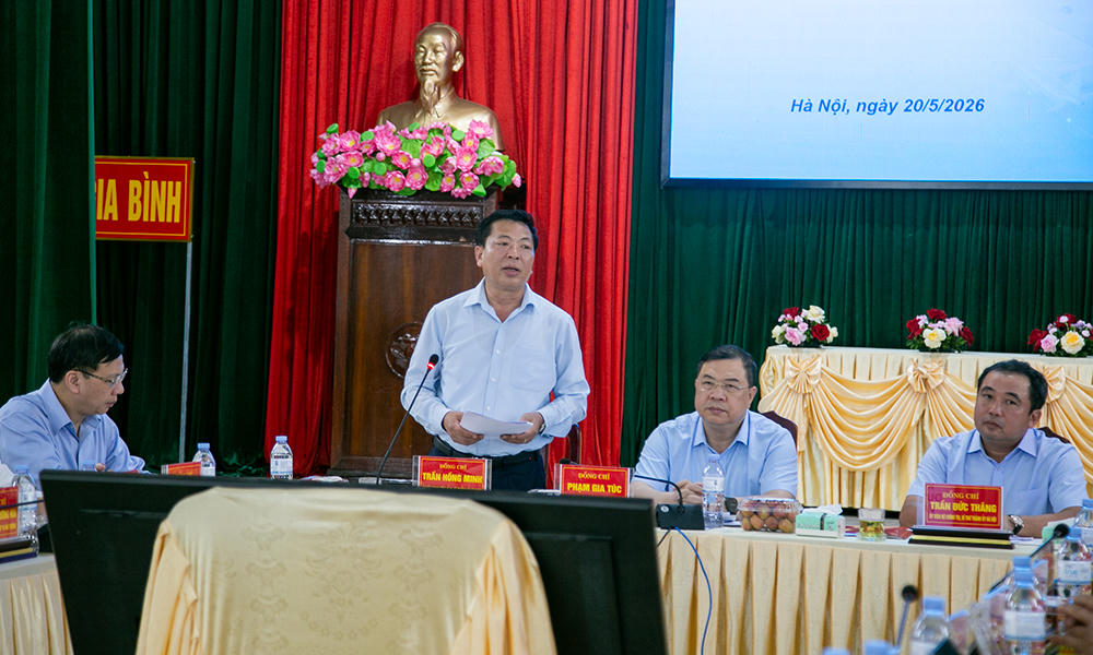 Bộ trưởng Bộ X&acirc;y dựng Trần Hồng Minh ph&aacute;t biểu tại hội nghị.