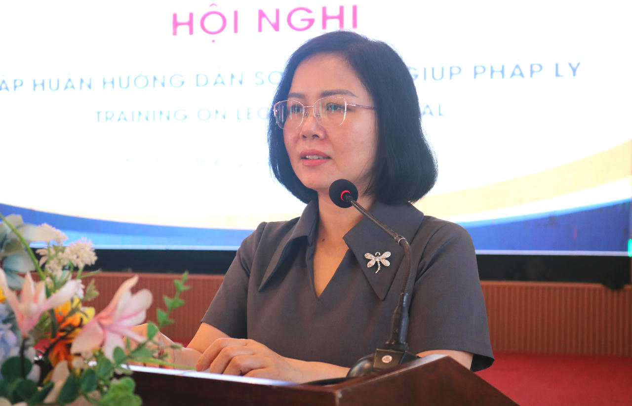 B&agrave; Vũ Thị Hường - Ph&oacute; Cục trưởng Cục PBGDPL &amp;amp;TGPL, Bộ Tư ph&aacute;p ph&aacute;t biểu&nbsp;