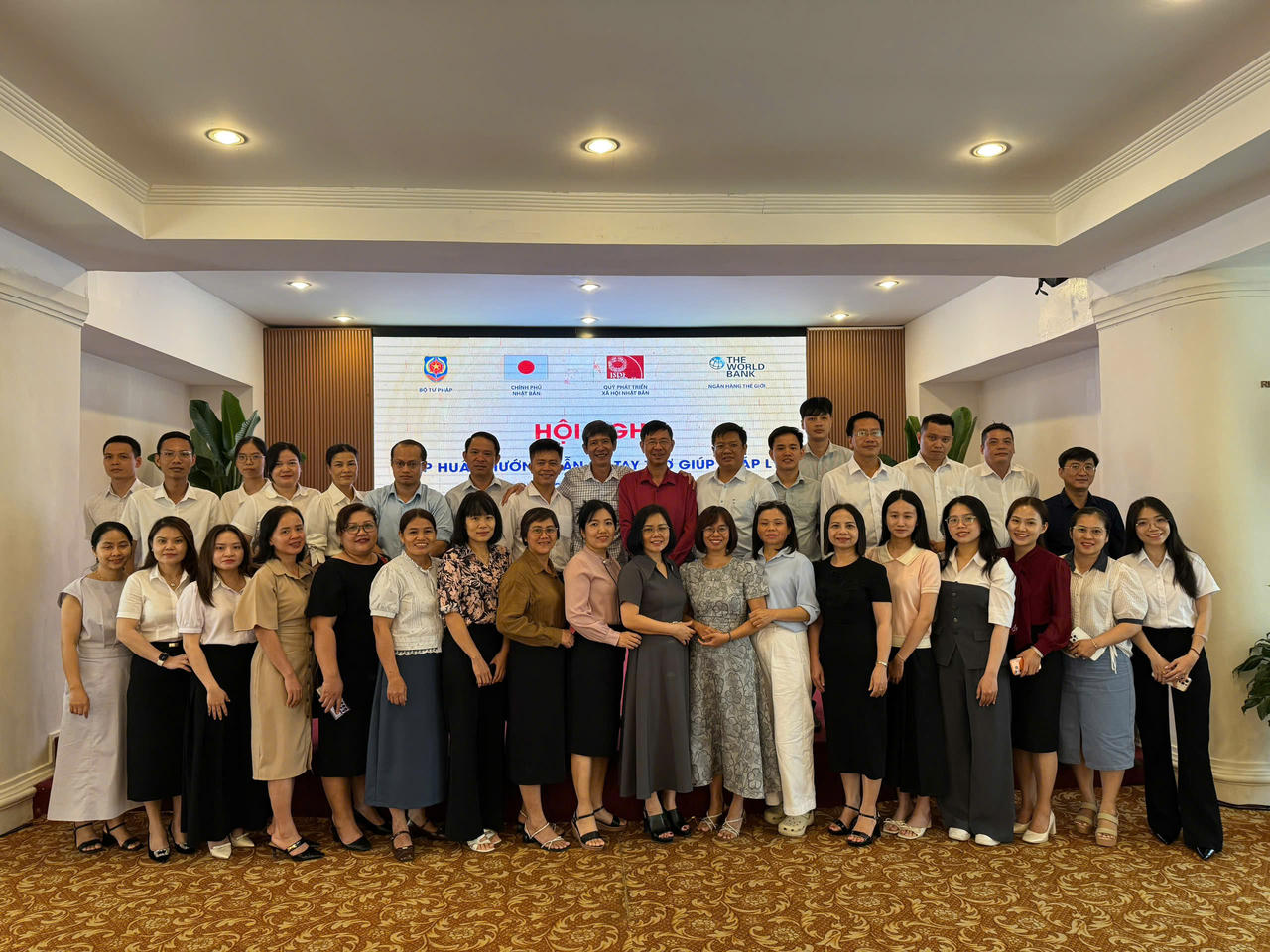 C&aacute;c đại biểu dự hội nghị chụp ảnh kỷ niệm&nbsp;