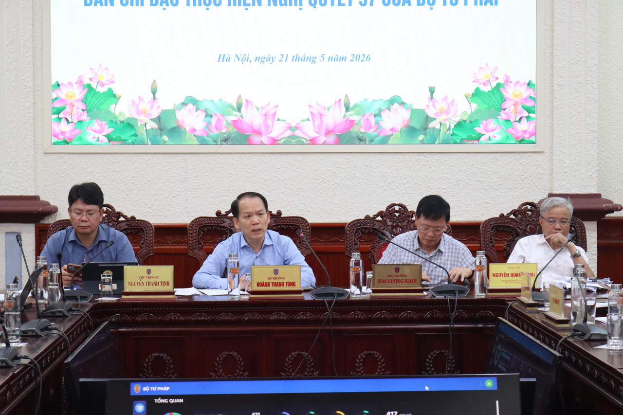 Bộ trưởng Ho&agrave;ng Thanh T&ugrave;ng kết luận cuộc họp.