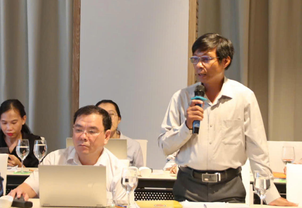 Đại diện Sở Tư ph&aacute;p tỉnh Kh&aacute;nh H&ograve;a ph&aacute;t biểu g&oacute;p &yacute;.