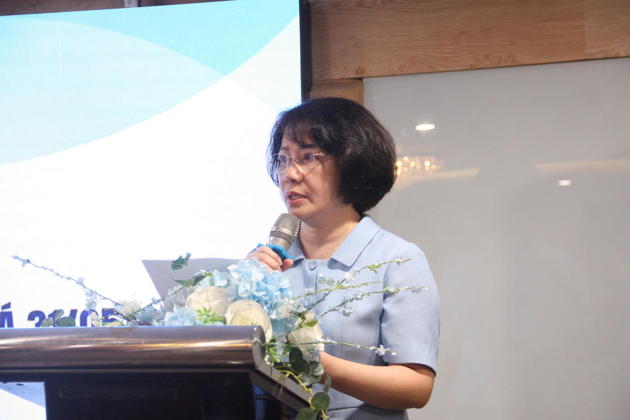 ThS.BS Phan Thị Hải, Ph&oacute; Gi&aacute;m đốc Quỹ Ph&ograve;ng, chống t&aacute;c hại của thuốc l&aacute; (Bộ Y tế) ph&aacute;t biểu tại Hội thảo.