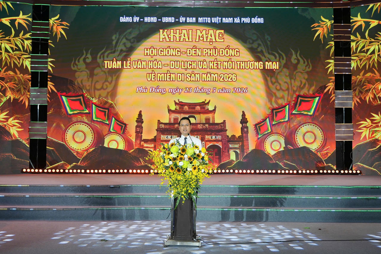 Ph&oacute; B&iacute; thư Đảng ủy, Chủ tịch UBND x&atilde; Ph&ugrave; Đổng Đ&agrave;o Đức Minh ph&aacute;t biểu khai mạc.