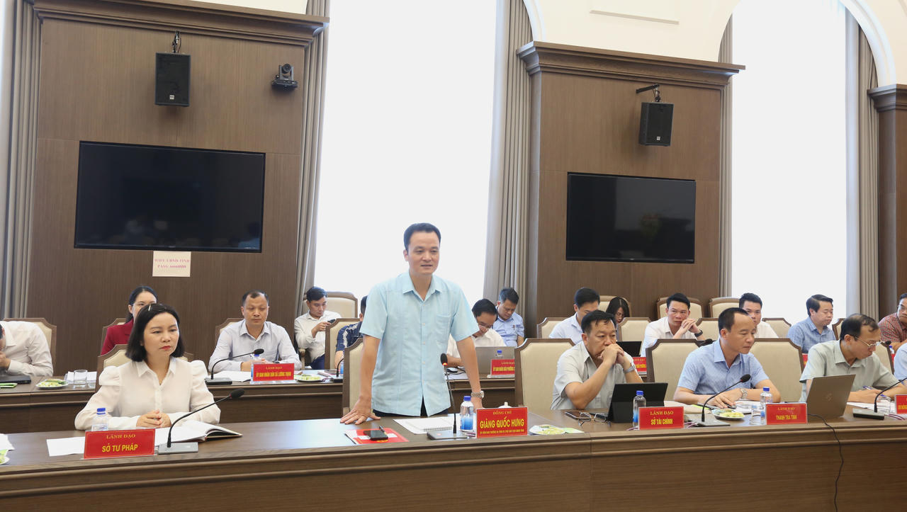 &Ocirc;ng Gi&agrave;ng Quốc Hưng - Ph&oacute; Chủ tịch UBND tỉnh L&agrave;o Cai ph&aacute;t biểu tại buổi l&agrave;m việc. Ảnh: Đức Tuyển.