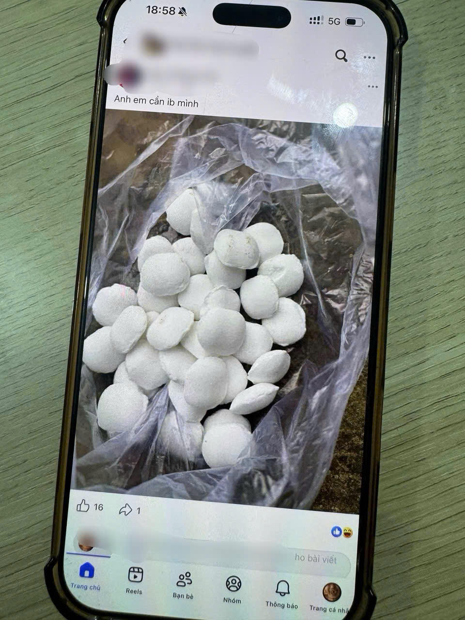 Chất độc Xyanua được rao b&aacute;n c&ocirc;ng khai tr&ecirc;n mạng x&atilde; hội Facebook (Ảnh: C&ocirc;ng an cung cấp).