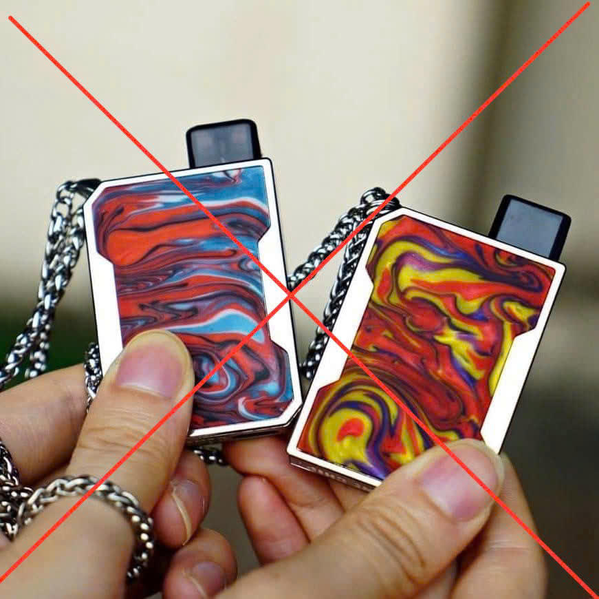 Thuốc l&aacute; điện tử với thiết kế nhỏ gọn, m&agrave;u sắc bắt mắt được WHO cảnh b&aacute;o c&oacute; thể tạo sức h&uacute;t với giới trẻ v&agrave; l&agrave;m gia tăng nguy cơ tiếp cận nicotine sớm. (Ảnh minh họa - Thanh H&agrave;).