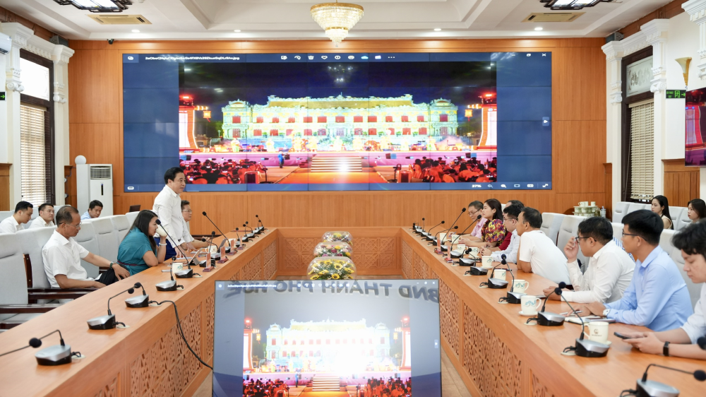 Quang cảnh buổi l&agrave;m việc.