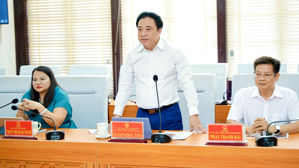 Chủ tịch UBND th&agrave;nh phố Nguyễn Khắc To&agrave;n ph&aacute;t biểu tại buổi l&agrave;m việc.