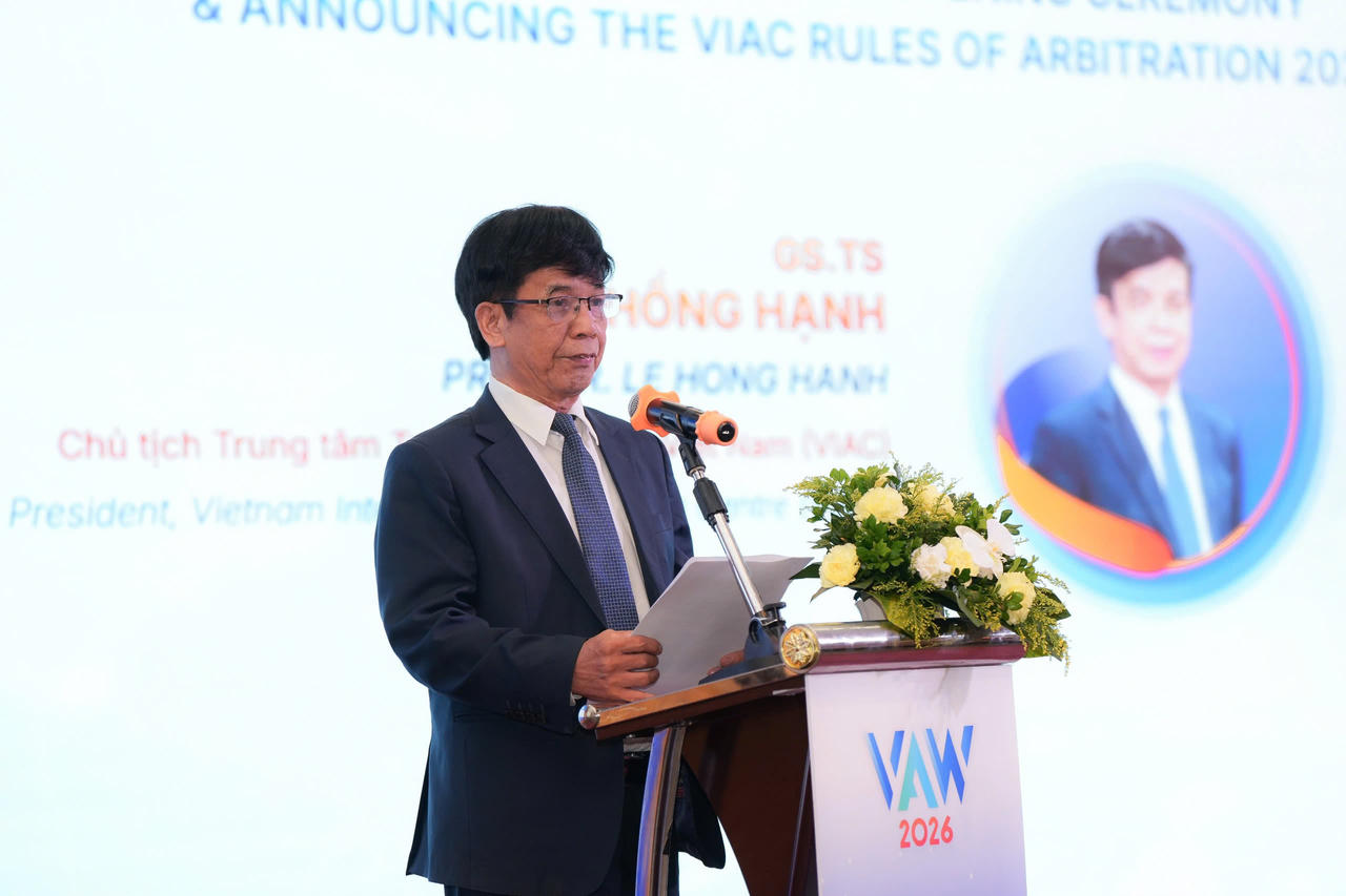 GS.TS L&ecirc; Hồng Hạnh - Chủ tịch Trung t&acirc;m Trọng t&agrave;i Quốc tế Việt Nam ph&aacute;t biểu.