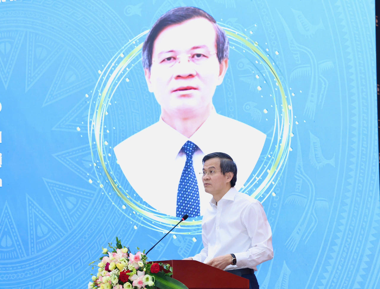 PGS.TS Đo&agrave;n Minh Huấn, Ủy vi&ecirc;n Bộ Ch&iacute;nh trị, Gi&aacute;m đốc Học viện Ch&iacute;nh trị quốc gia Hồ Ch&iacute; Minh nhấn mạnh ph&aacute;t biểu khai mạc.