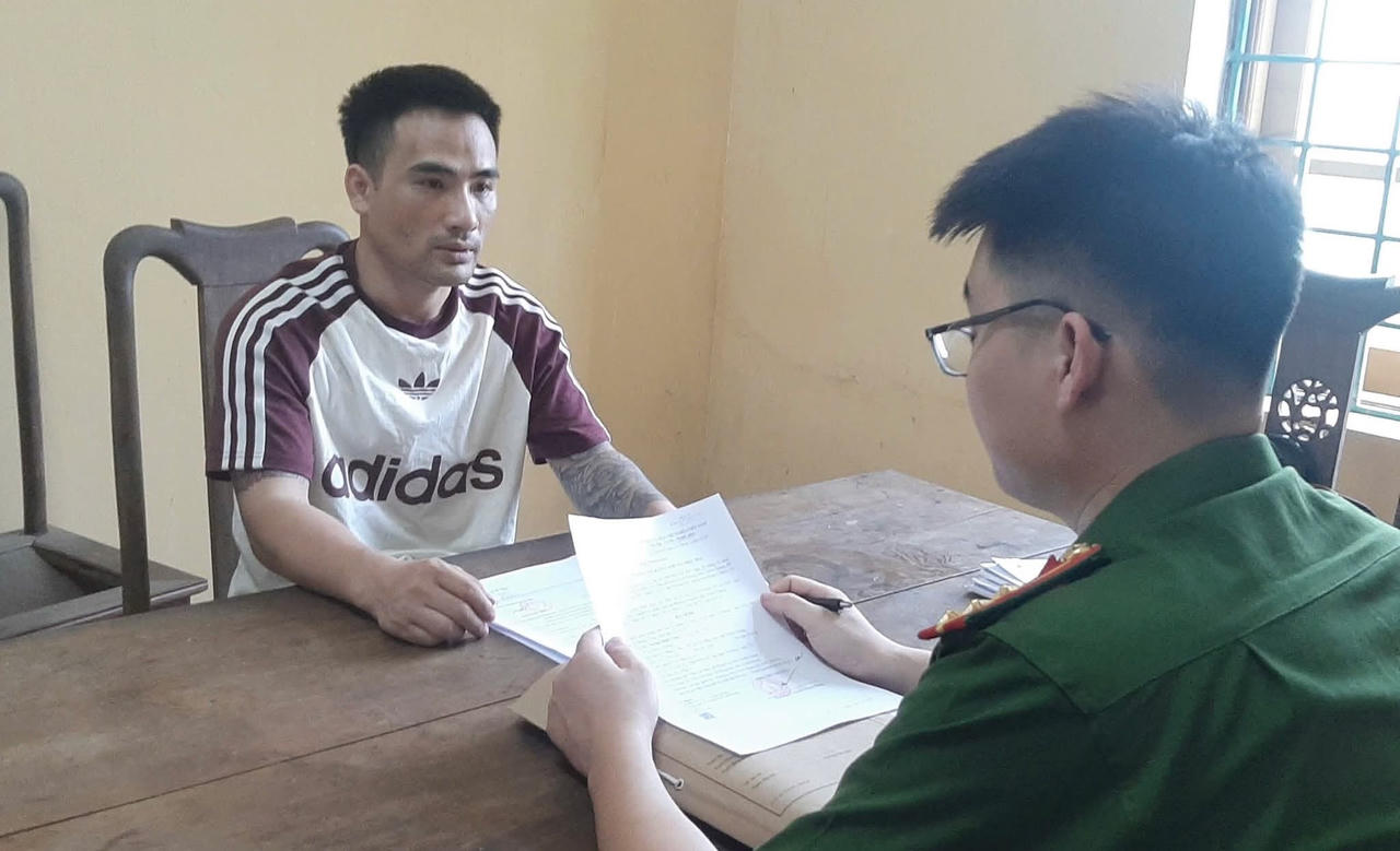 Đối tượng Lương Minh Tu&acirc;n tại cơ quan điều tra. Ảnh: CACC.&nbsp;