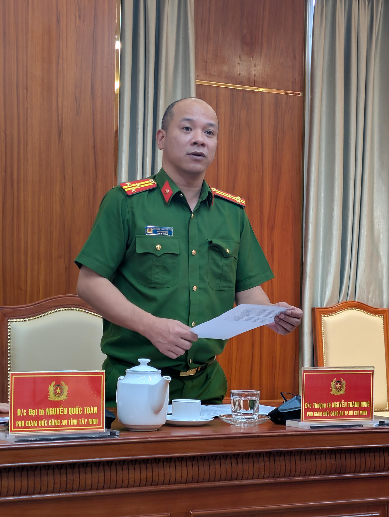 Thượng t&aacute; Nguyễn Th&agrave;nh Hưng, Ph&oacute; Gi&aacute;m đốc C&ocirc;ng an TP Hồ Ch&iacute; Minh cung cấp th&ocirc;ng tin tại buổi họp b&aacute;o.