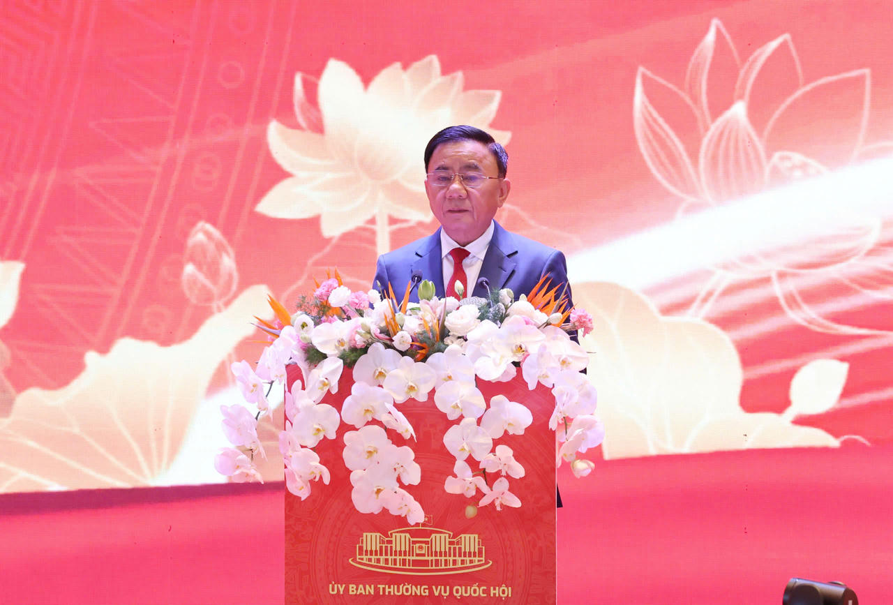 Thường trực Ban B&iacute; thư Trần Cẩm T&uacute; ph&aacute;t biểu tại Hội nghị.