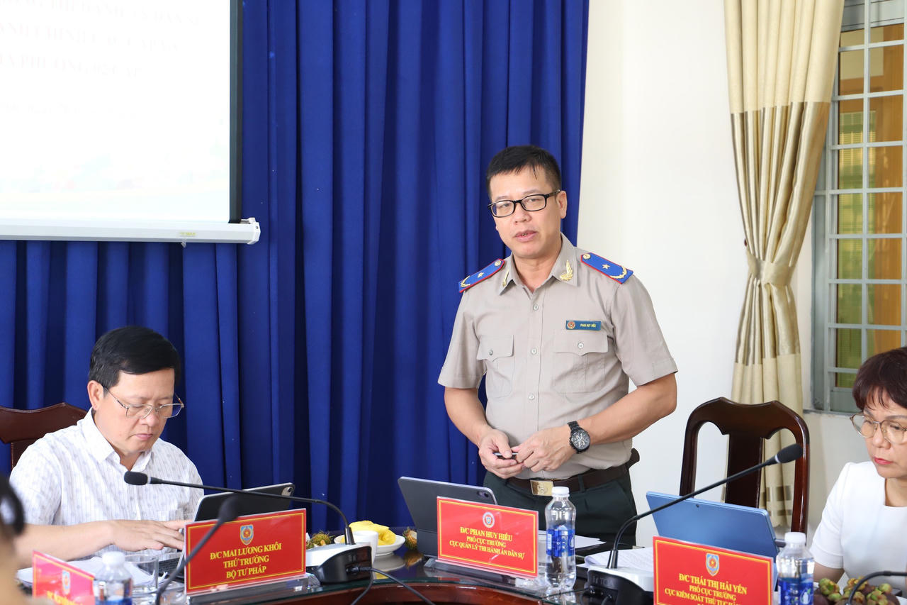 Ph&oacute; Cục trưởng Cục Quản l&yacute; Thi h&agrave;nh &aacute;n d&acirc;n sự Phan Huy Hiếu ph&aacute;t biểu tại Ph&ograve;ng thi h&agrave;nh &aacute;n d&acirc;n sự khu vực 16.