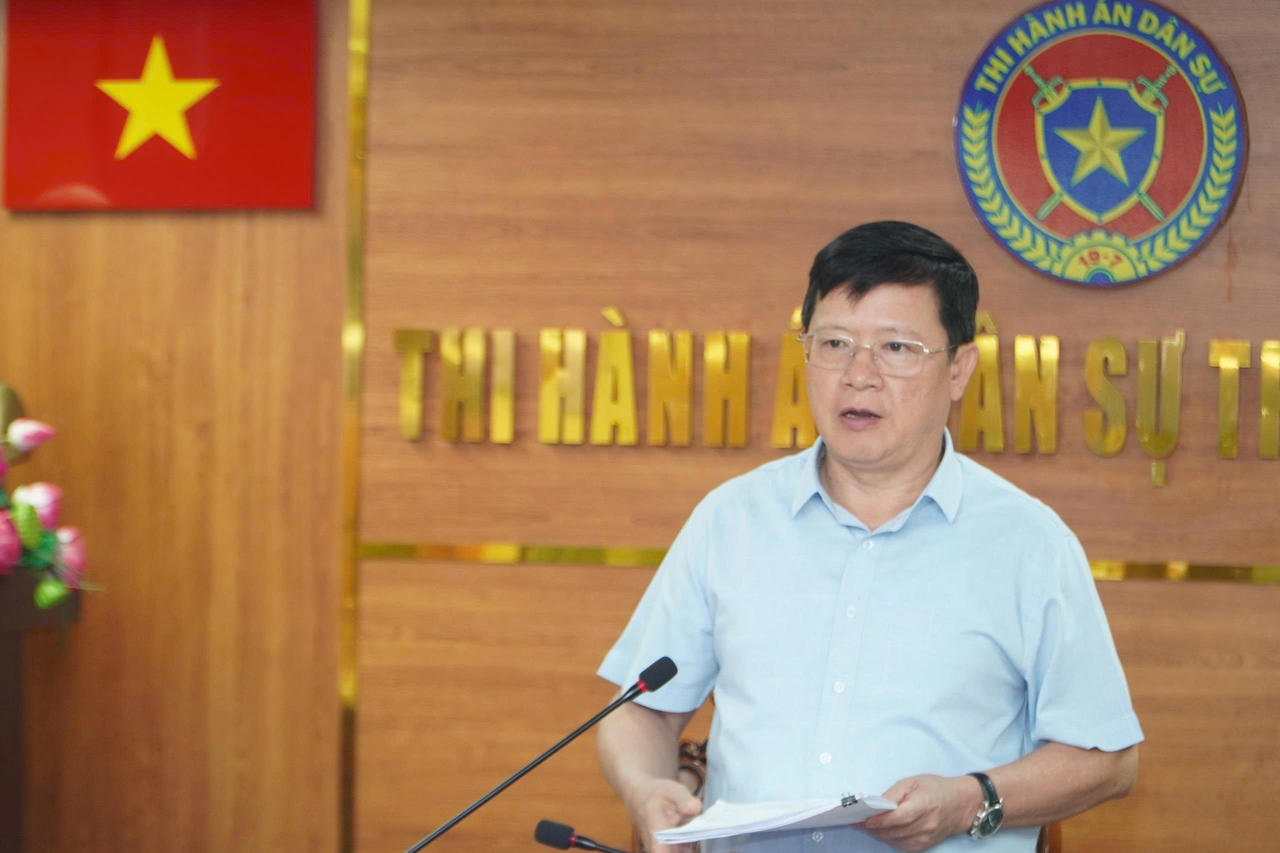 Thứ trưởng Bộ Tư ph&aacute;p Mai Lương Kh&ocirc;i ph&aacute;t biểu tại buổi l&agrave;m việc.