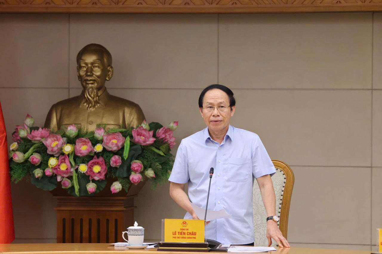 Ph&oacute; Thủ tướng L&ecirc; Tiến Ch&acirc;u ph&aacute;t biểu tại cuộc họp. Ảnh: VGP