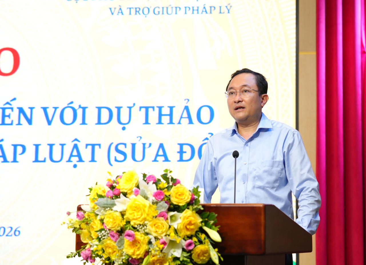Ph&oacute; Cục trưởng Cục PBGDPL v&agrave; Trợ gi&uacute;p ph&aacute;p l&yacute; (Bộ Tư ph&aacute;p) Phan Hồng Nguy&ecirc;n gợi &yacute; thảo luận